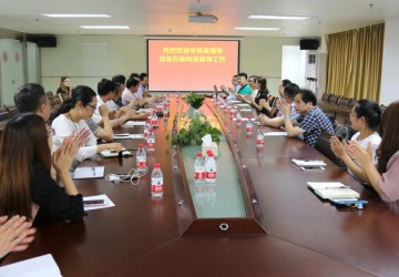 <b>政企合作情系民生 巨硅科技與華容縣政府攜手推進智慧醫療民生事業</b>
