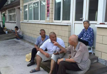 沒人養老還要倒貼？“啃老族”已經從城市轉移到農村！