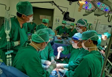 全國首例！中山一院20位專家“接力”手術，切除男子罕見腫瘤